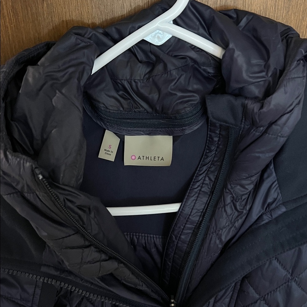 Athleta Women's Navy Quilted Ski Jacket - Picture 4 of 5